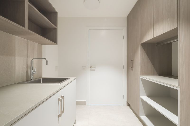 Elegant Apartment with Luxury Finishes and Views