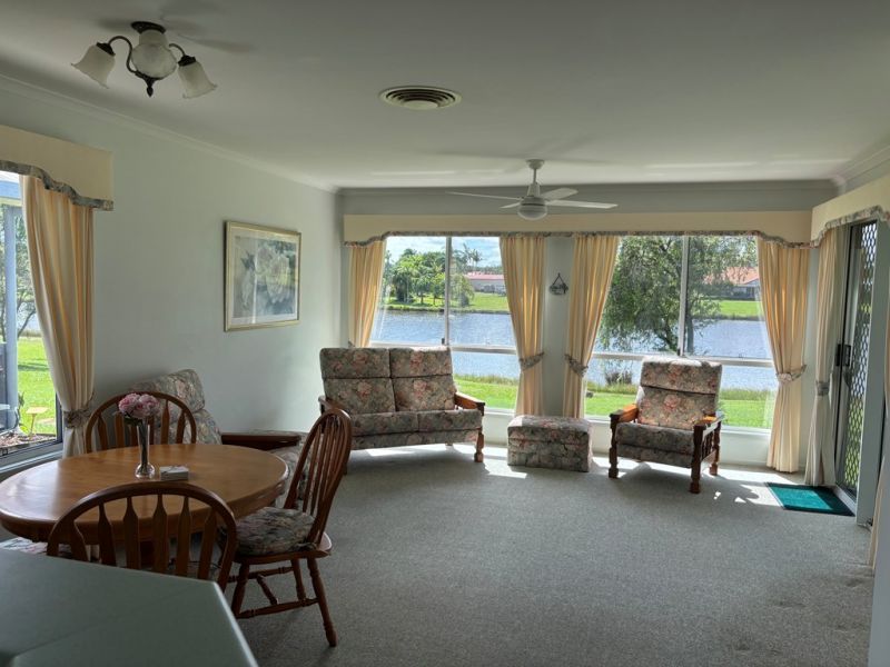 Lakeside Living with Extras