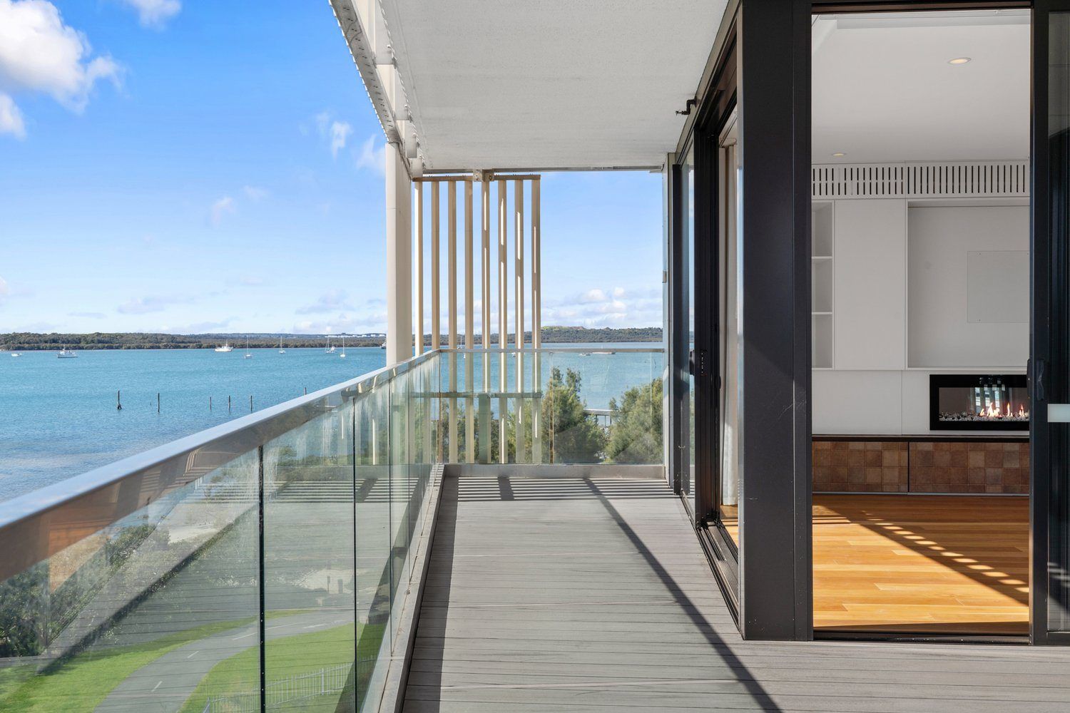 Generous Three-Bedroom Apartment with Sophisticated Bayside View