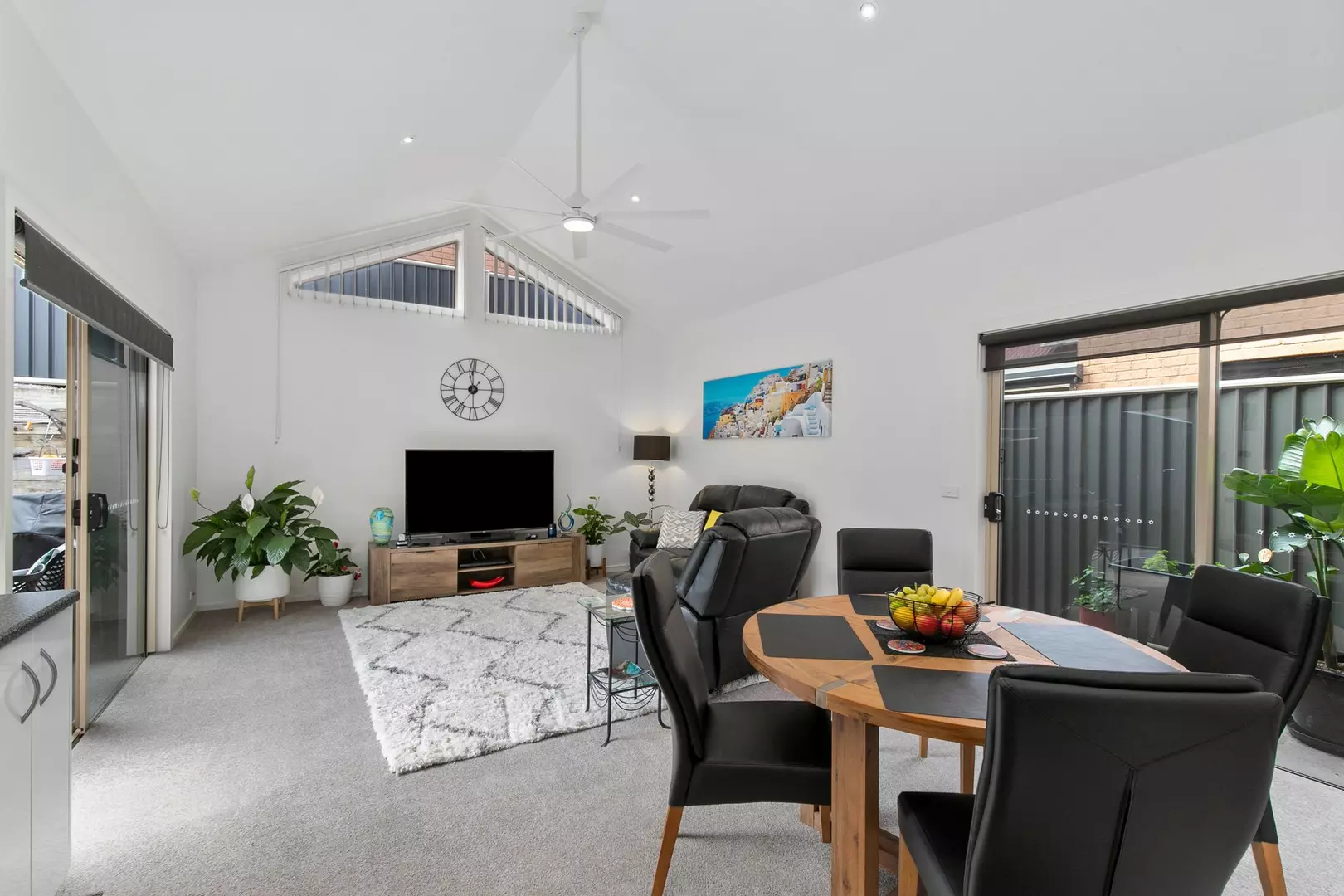 Renovated 2 Bedroom Villa with Views over Geelong