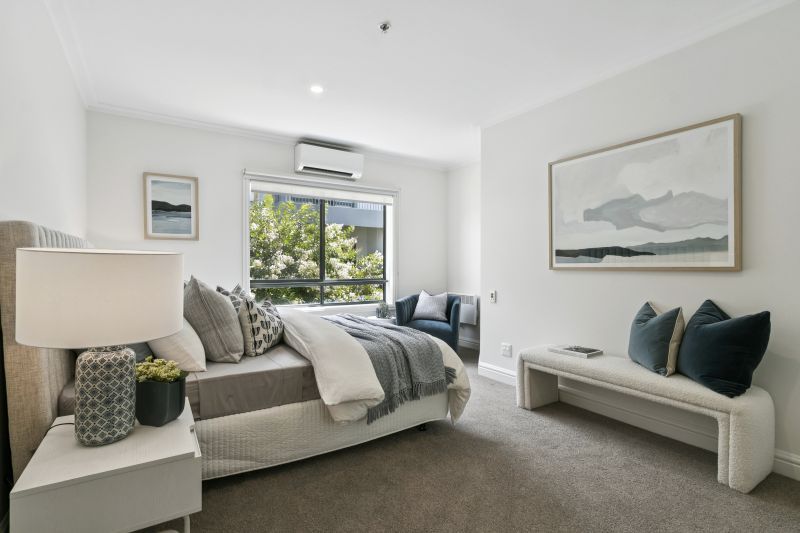Beautiful & bright newly refurbished 2 bed apartment
