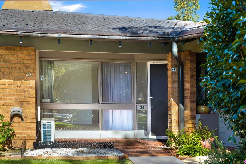 Available Now - Modern, Perfectly Positioned, Ground Level Unit