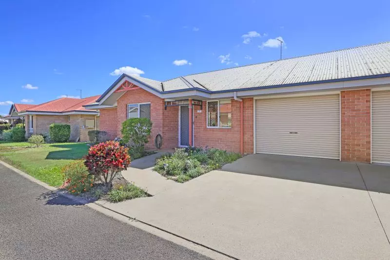 A Connected Lifestyle in a Quiet Village Pocket