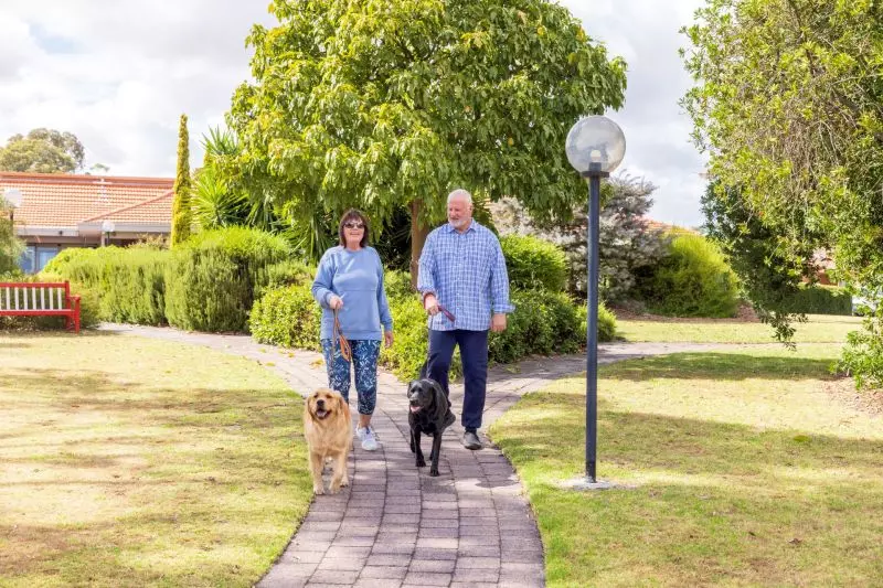 Free-standing two-bedroom villa with a study in a quiet court