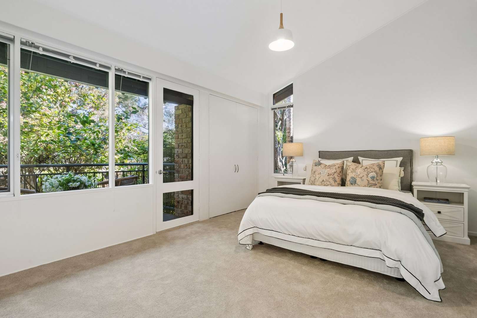 Bright, private & perfectly positioned villa