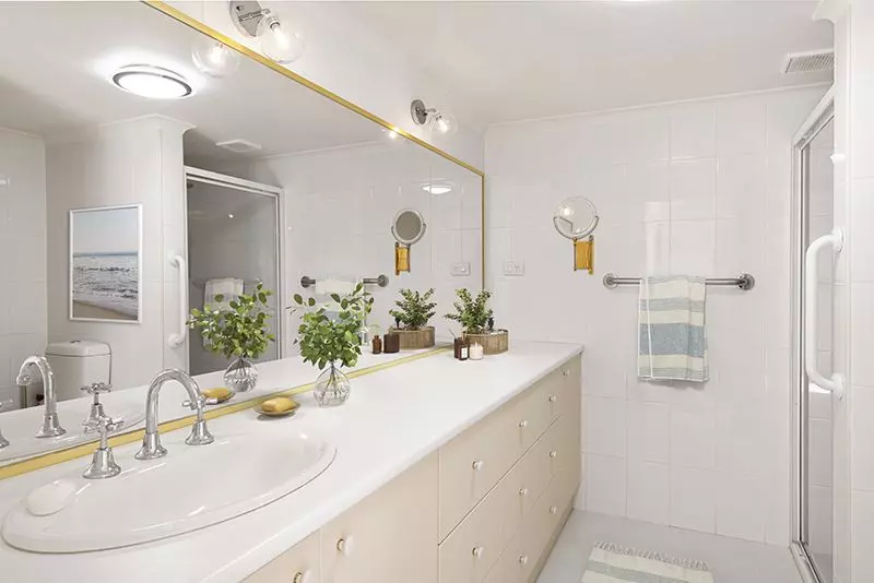 Centrally located, impeccably presented ground floor unit with large rear sunny garden courtyard.