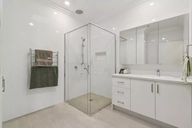 One-bedroom apartment with a large double balcony