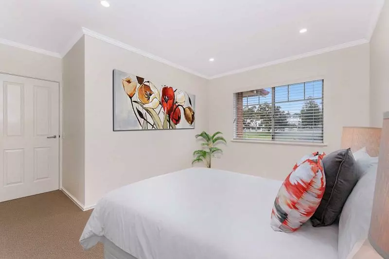 FULLY RENOVATED, LARGE 3X2 APARTMENT