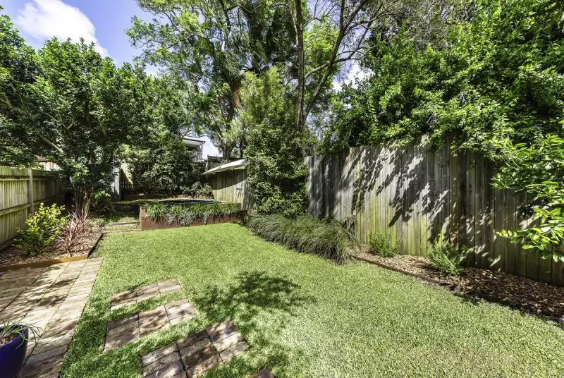 Enviable private position in a quiet but convenient street