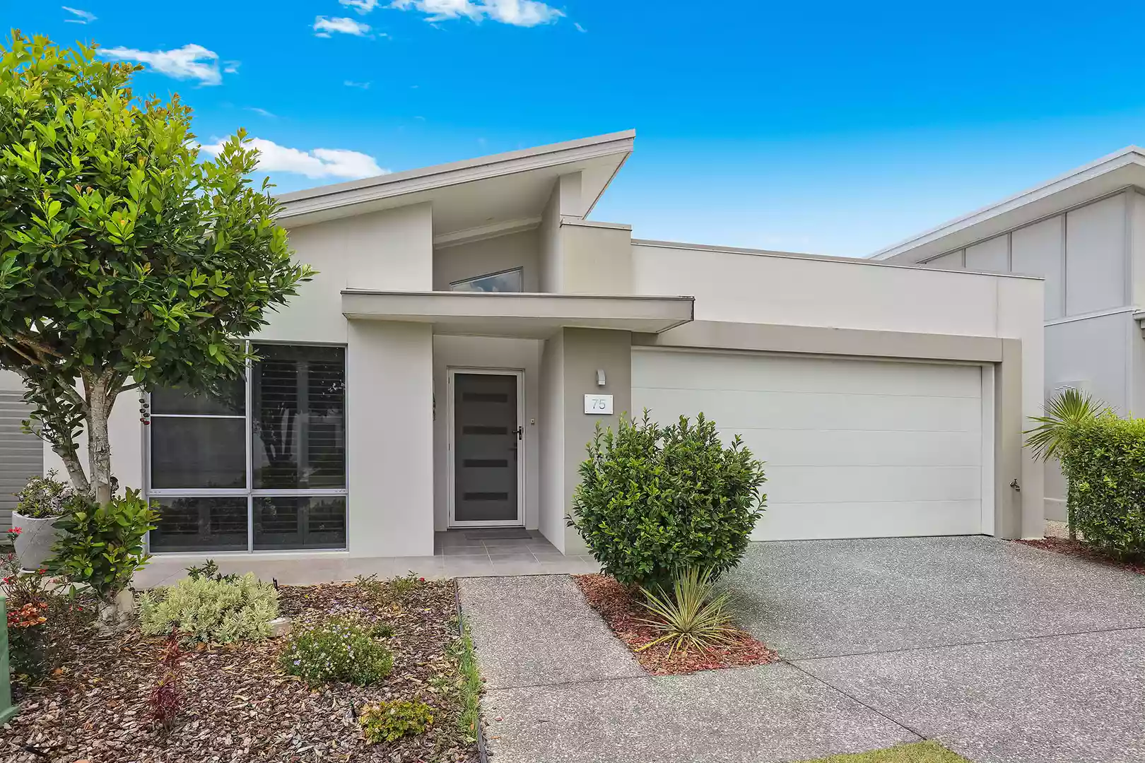 Stylish & Elegant: Nothing to Spend! - V75 Halcyon Lakeside