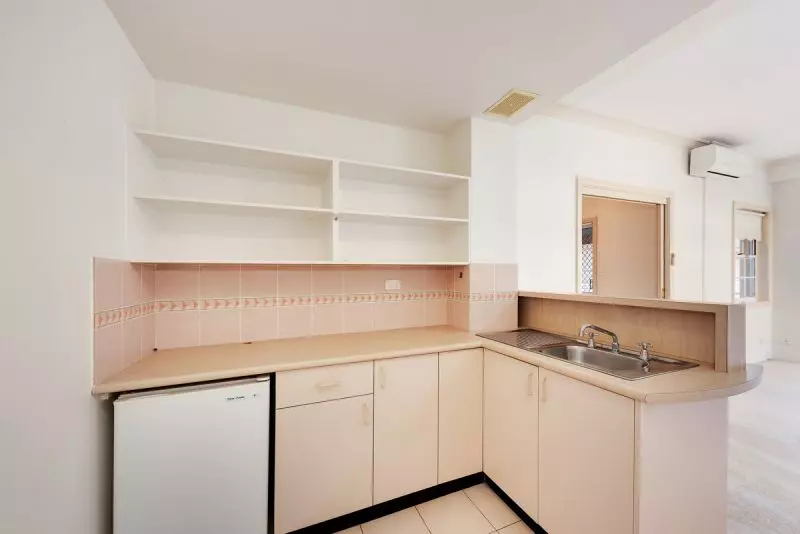 PREMIER,  SPACIOUS ONE BEDROOM APARTMENT