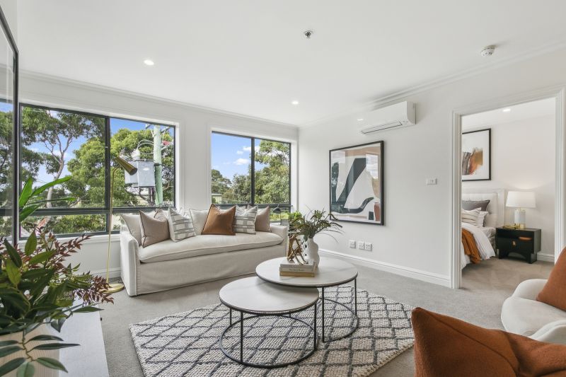 Large two-bedroom apartment on the third floor