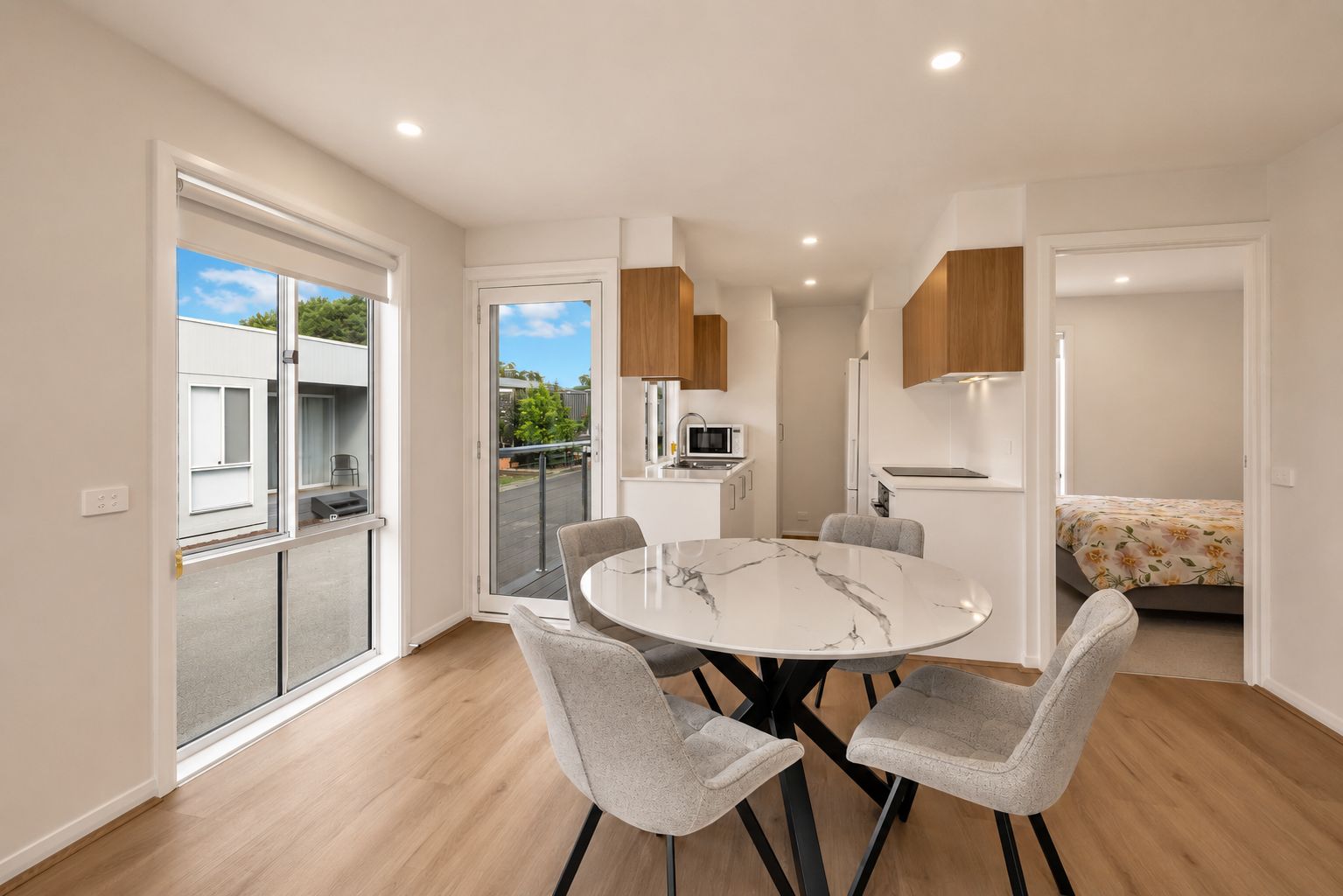 Welcome to The Mountaingum, where contemporary comfort meets effortless living. 