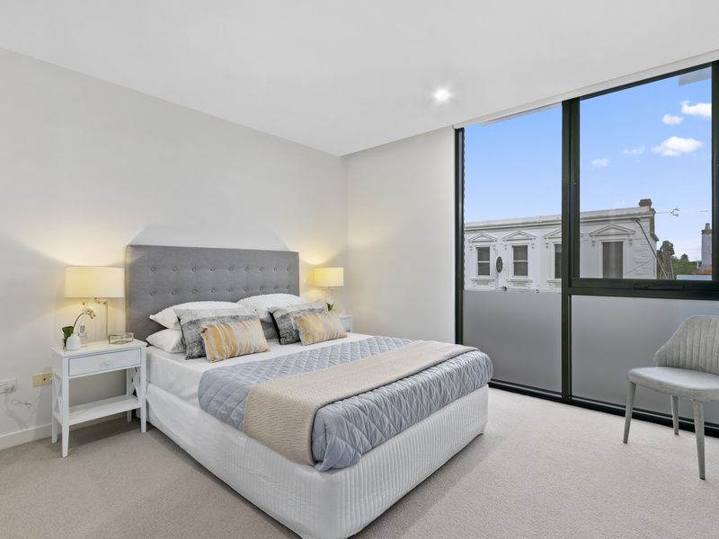 Bright, Airy Apartment with Balcony Views and Modern Finishes