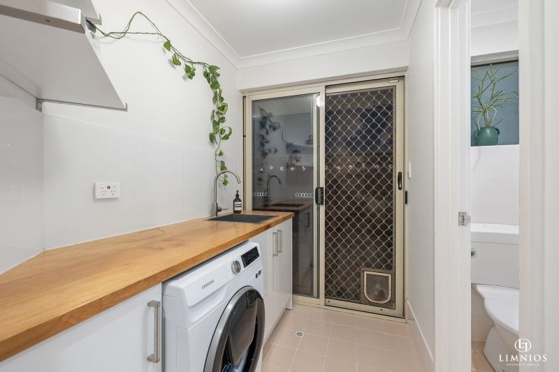 Standalone street front villa