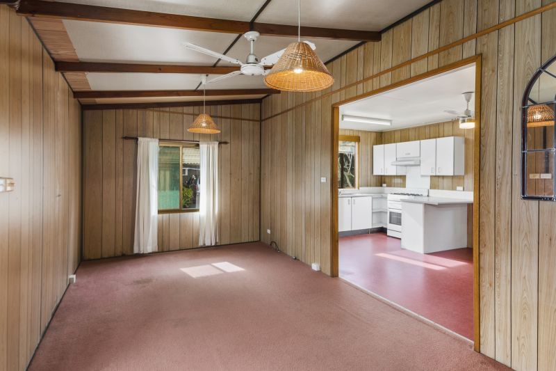 Vibrant Bungalow- Move in Now, Ready for Renovations!