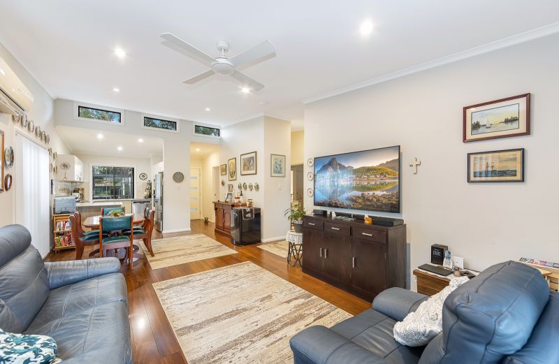 Stunning Coastal Retreat – Entertainer's Paradise!