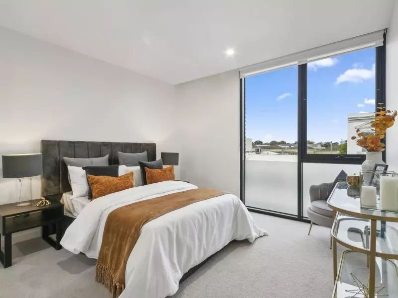 Modern, Light-Filled Apartment with Balcony and Secure Parking