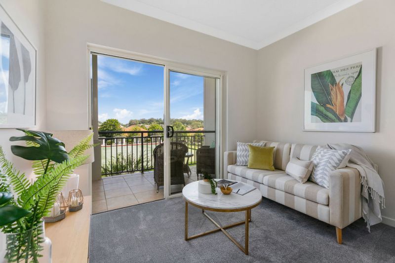 Sunny 1-bedroom apartment with beautiful community views