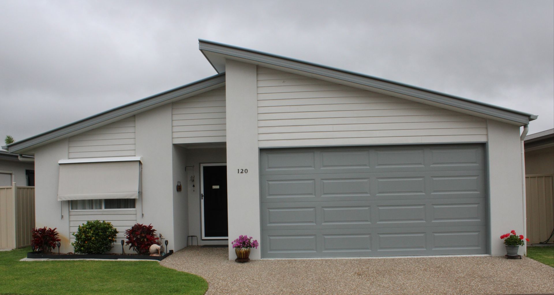 Beautifull Presented lakeside home