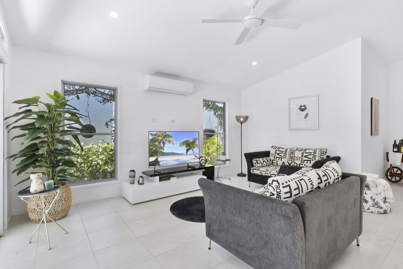 Stunning Three-Bedroom Residence- Full of Natural Light and Modern Inclusions!