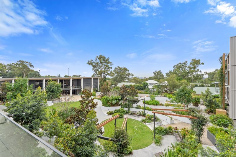 North-facing, fourth-floor apartment with views to the City.