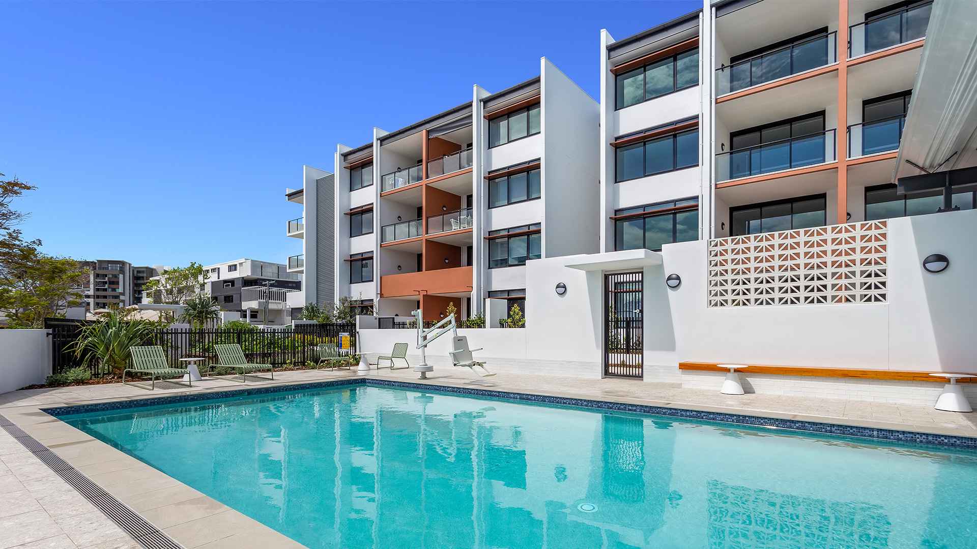 Large, bright and breezy apartment with city outlook