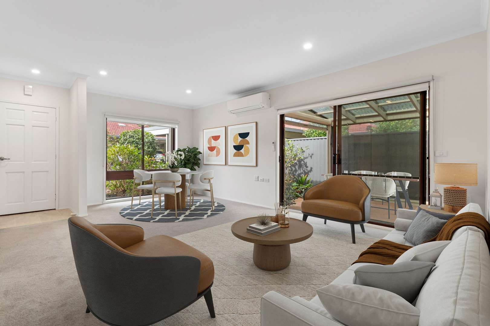Charming 2-bedroom villa with a private backyard & an outdoor pergola