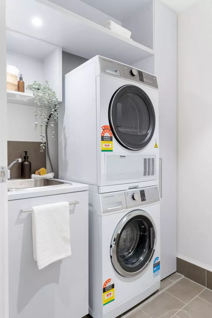 Enjoy Effortless Retirement Living in a Modern 3-Bed Carlton Apartment