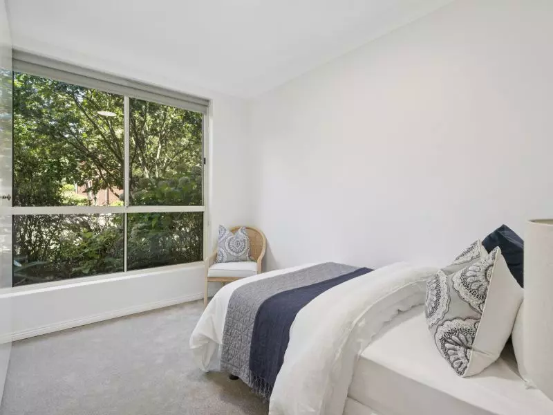 Private and lush garden apartment