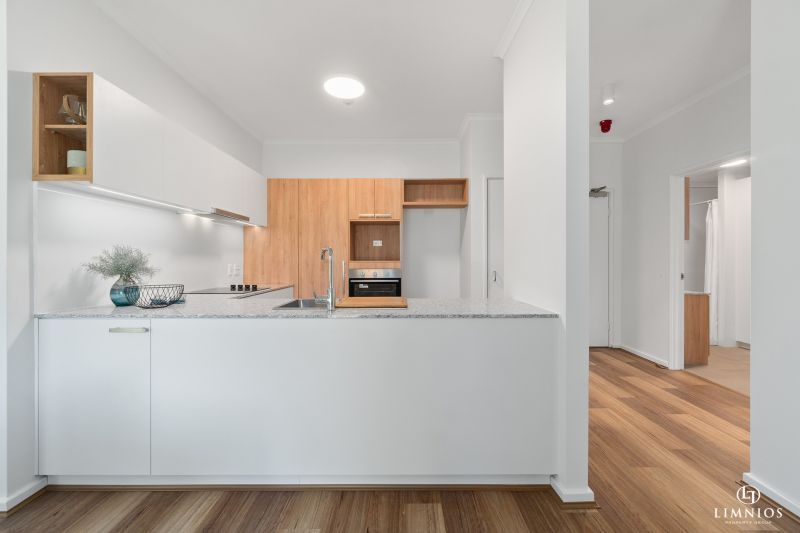 CURRENTLY UNDER OFFER. Fabulous garden apartment!