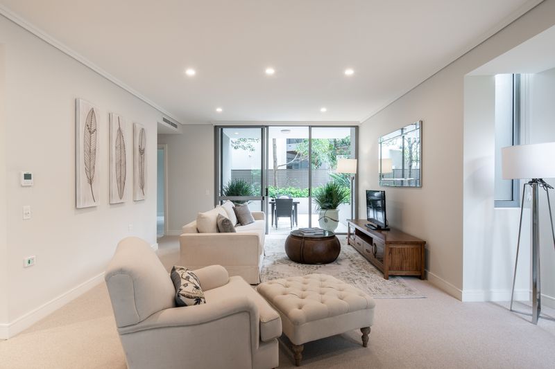 Light-filled Garden Apartment with Space, Privacy and Style