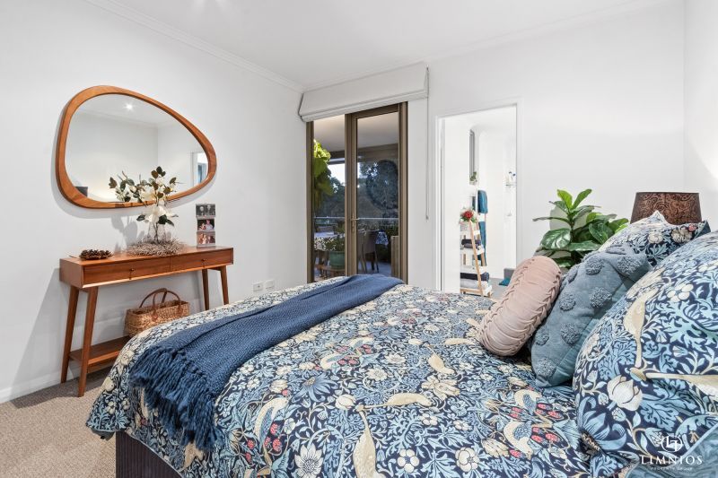 Oversize apartment with park views!