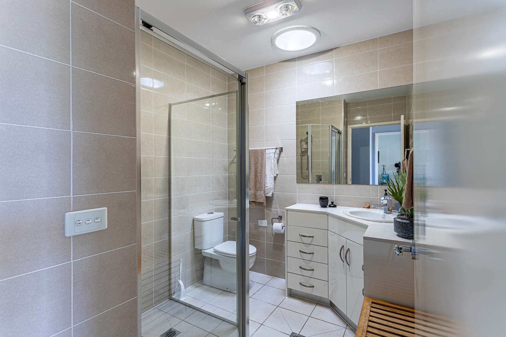 Palm Lake Resort Fern Bay - Beautifull home with a wow factor