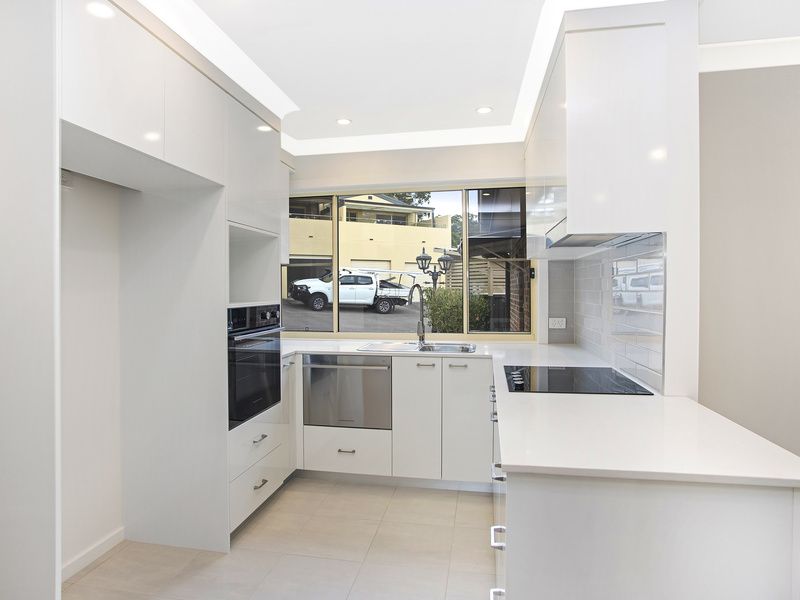 Stylish Villa with Scenic Views and Expansive Elevated Courtyard