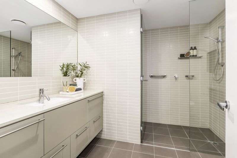 North-facing 2-bedroom apartment with views!