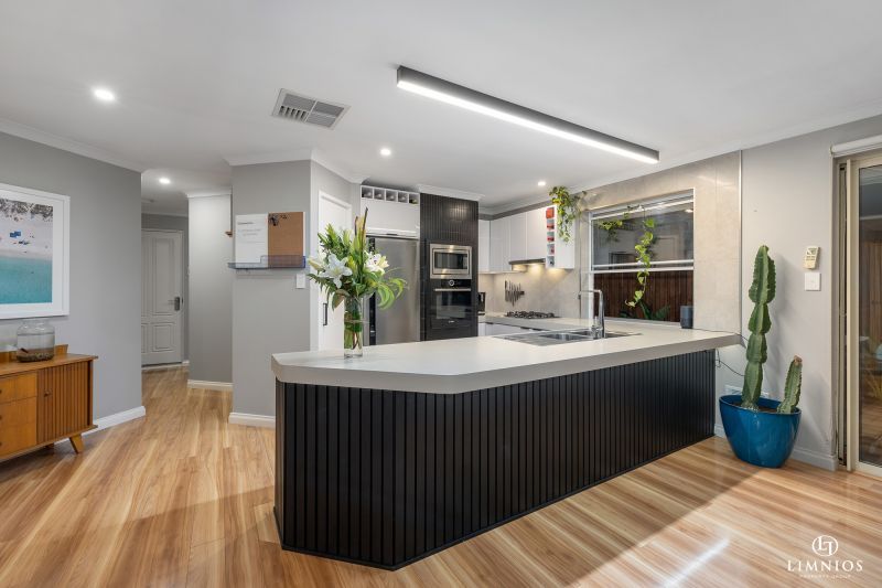 Standalone street front villa