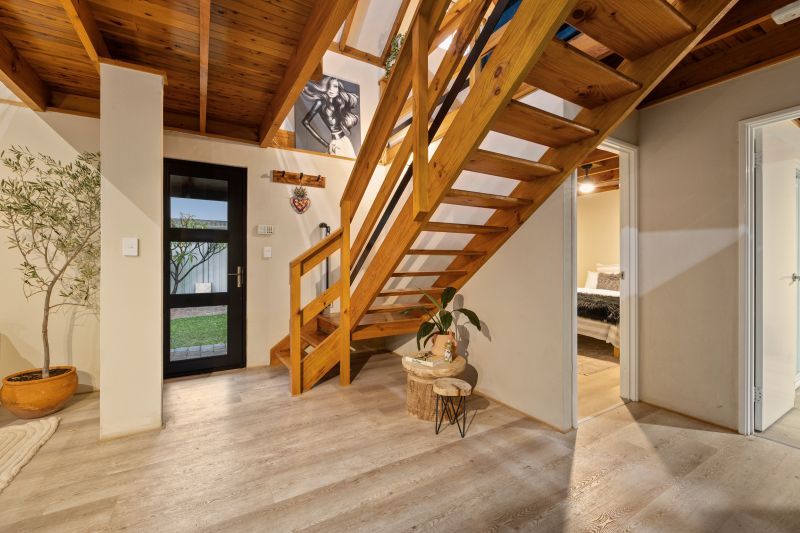 Captivating Cabin-Style  Cottage