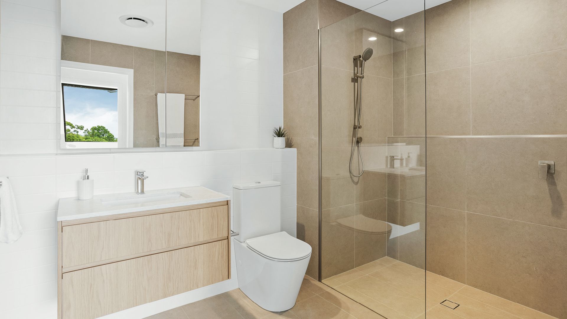 Three Bedroom Plus Study Apartment With Golf Course Views