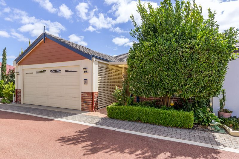 Great Location with Waterway Outlook