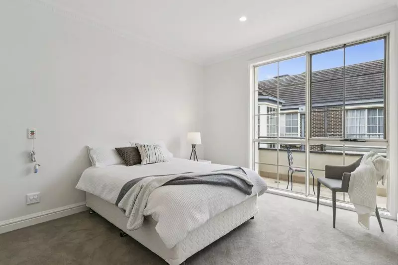 One-bedroom apartment with a large double balcony