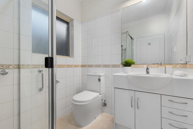 Delightful Villa with Sunny Garden and Short Stroll to the Beach