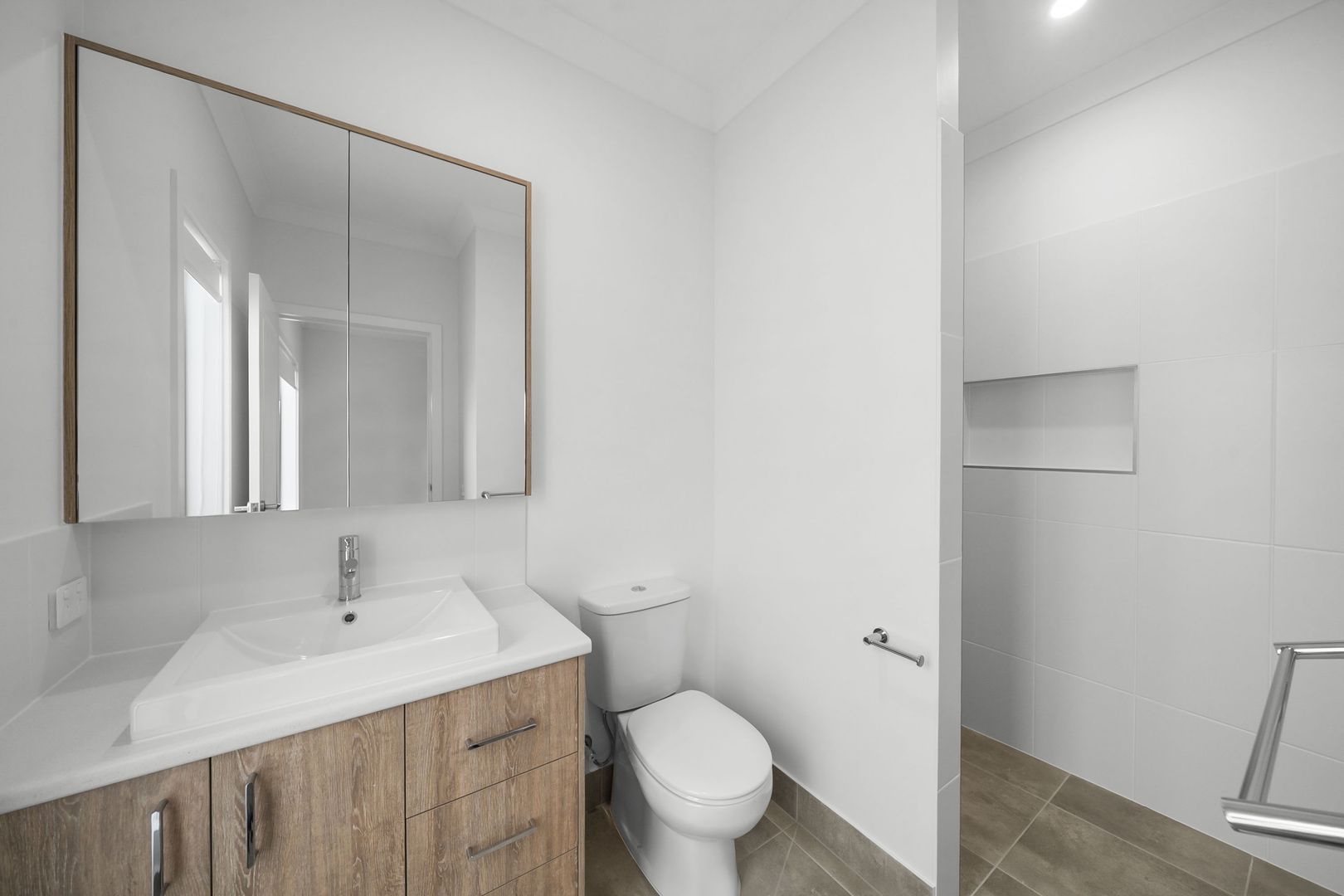 Wodonga Gardens - Spacious 3 bedroom, double carport