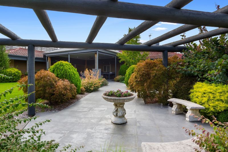 Beautiful two-bed villa on a large block