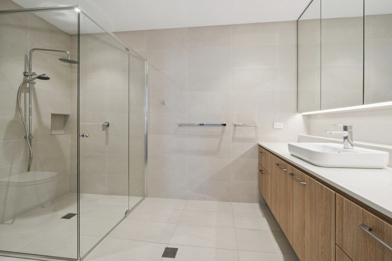 Luxury Retreat with Balcony Views to Collaroy Beach