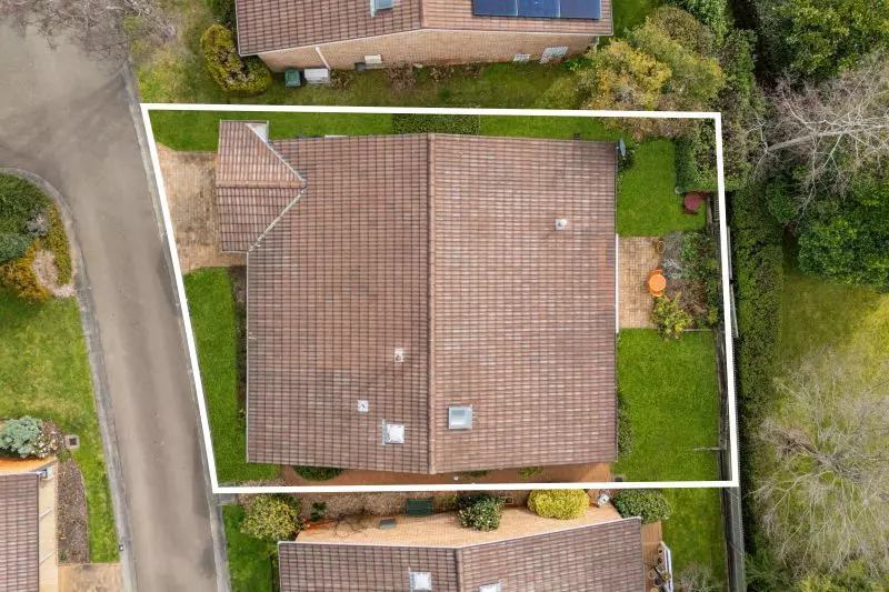 Sun-filled, Freestanding 3 Bedroom Cottage