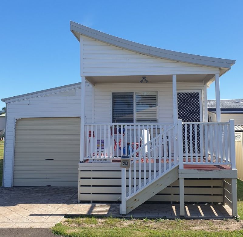 Jettys by the lake - site 248