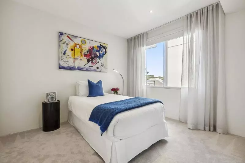 Spacious, north-facing 2-bedroom apartment!