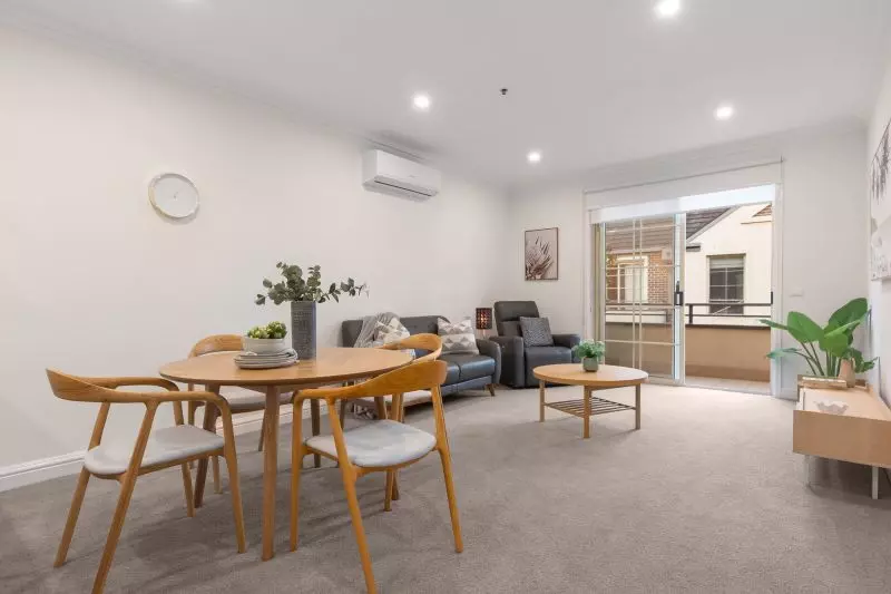 One-bedroom apartment with a large double balcony