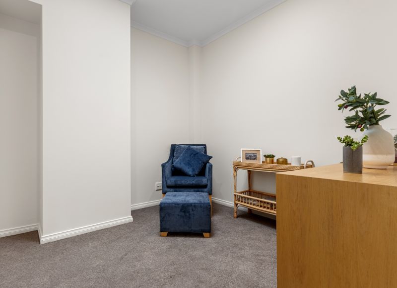 Large One-bedroom apartment plus study with breathtaking views